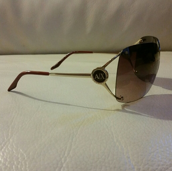 Sunglasses - Picture 3 of 4