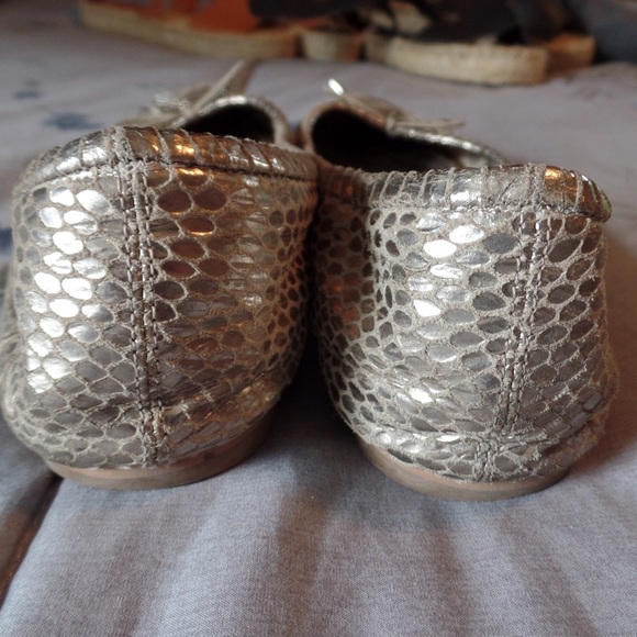 SAM EDELMAN | Gold Snakeskin Felicia Ballet Flats - Picture 3 of 7