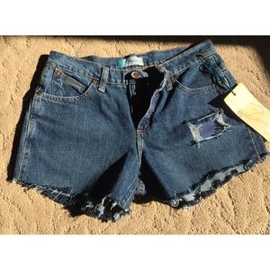 Wranglers! Midrise dark wash shorts🇺🇸🌹
