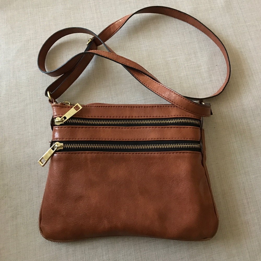 Brown Purse with gold zippers
