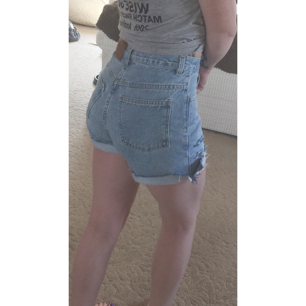 🌸VINTAGE🌸high waisted distressed Mom jean shorts