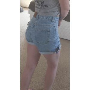 🌸VINTAGE🌸high waisted distressed Mom jean shorts