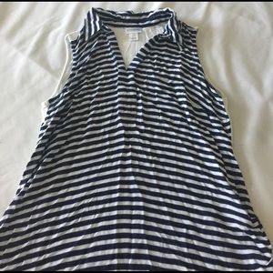 Navy and white striped maternity top💖