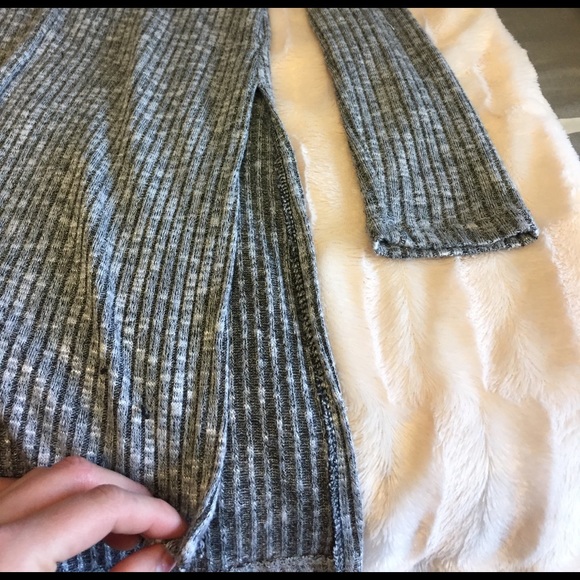 Gray Long Sleeve V Neck - Picture 3 of 4