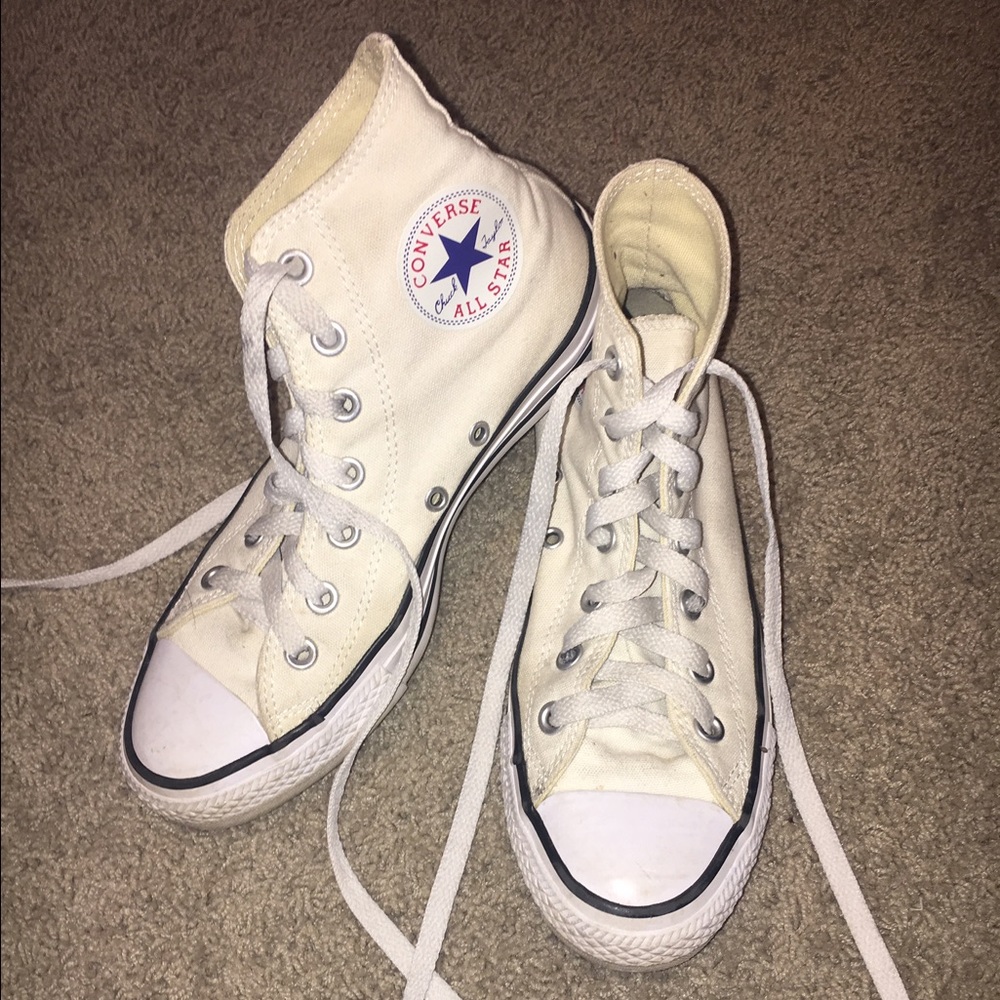 creamy white allstar converse hightop shoes