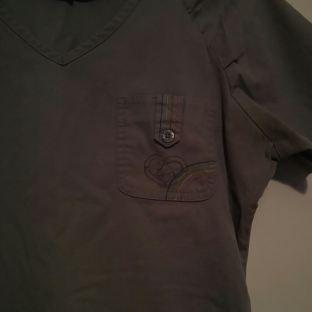 Scrub Top - Picture 2 of 4
