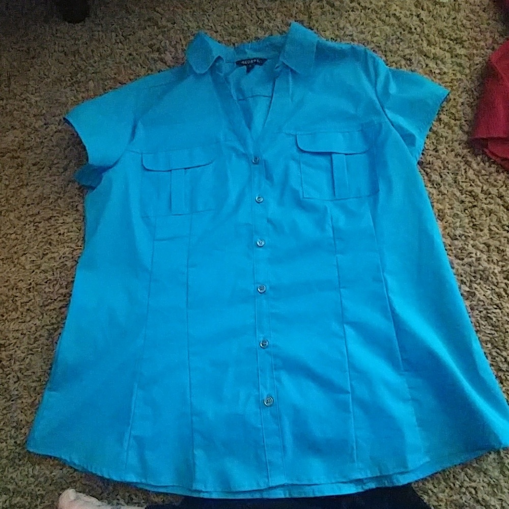 Blue top with 2 front pockets