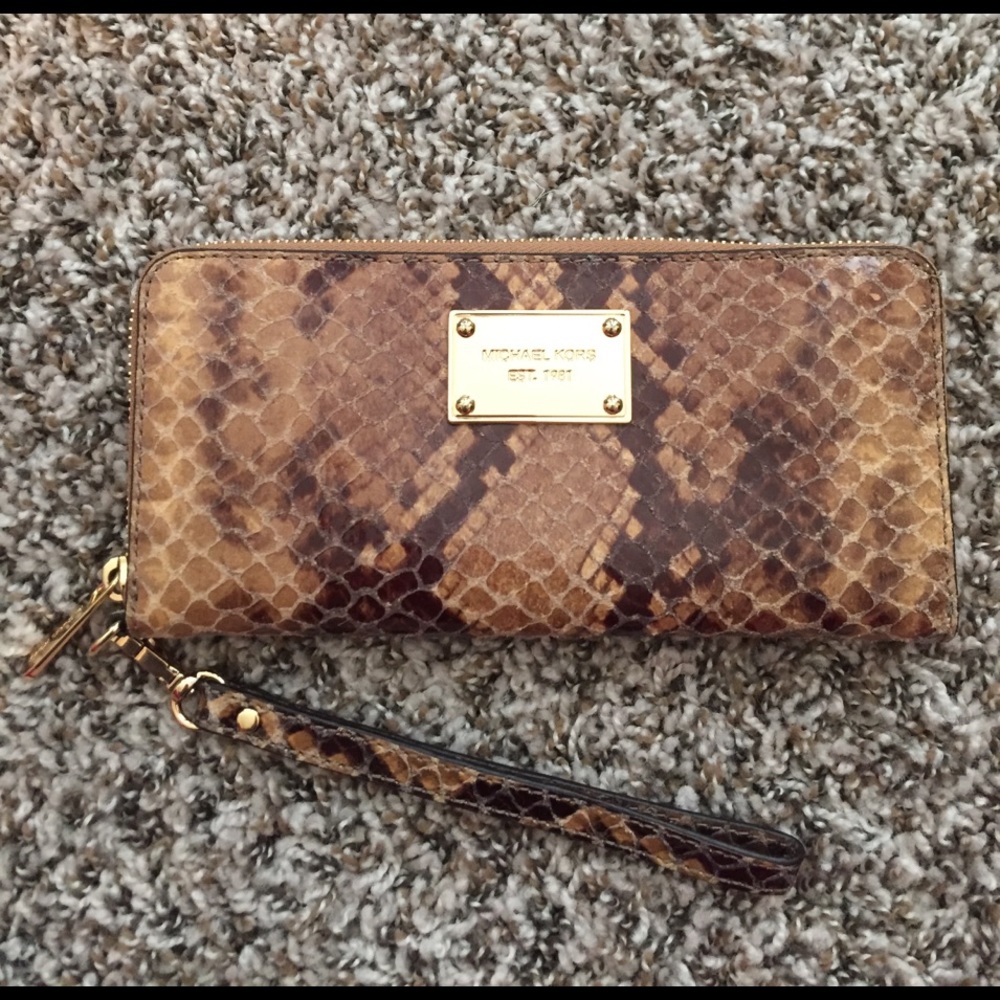 Michael Kors wristlet wallet