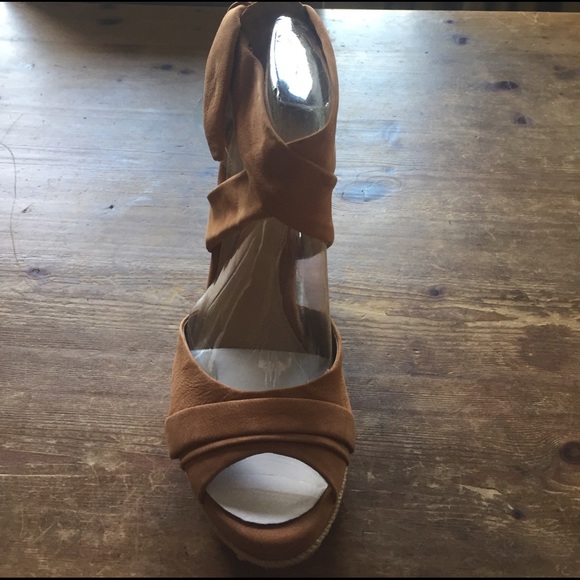 *NWT *UGG Australia Wedge Sandal - Picture 2 of 4