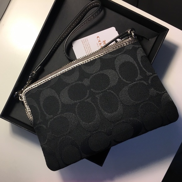 Brand new Coach wristlet - Picture 2 of 3