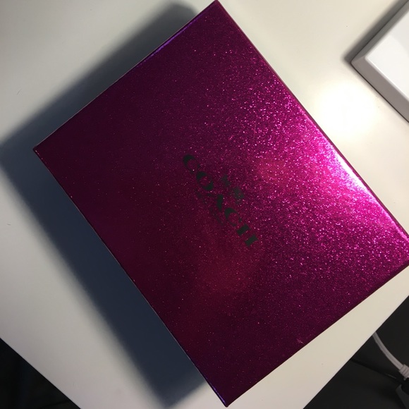 Brand new Coach wristlet - Picture 3 of 3