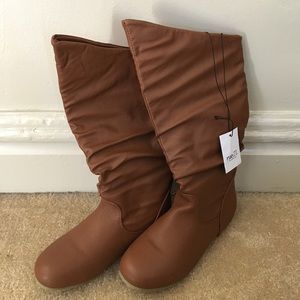 CLOSET CLOSING SOON - NWT Rue 21 boots
