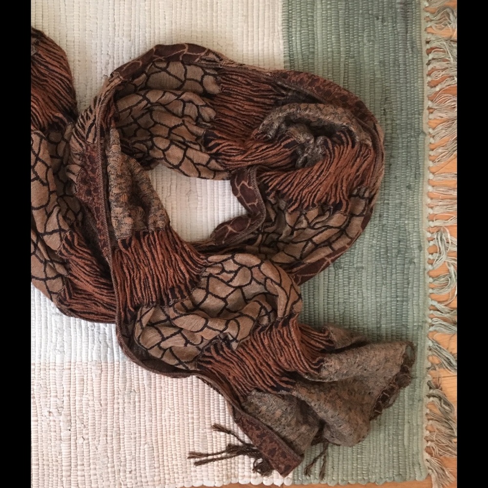 "Giraffe" Pattern Cool Weather Scarf