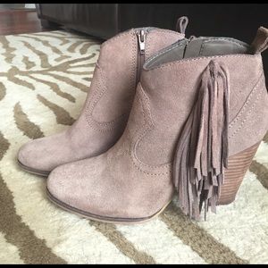Steve Madden size 7 fringe ankle booties