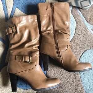 Tan slouch heeled boots size 7 EUC