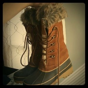 Snow boots