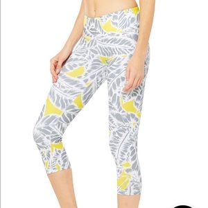 Alo yoga spring zest Capri workout airbrush