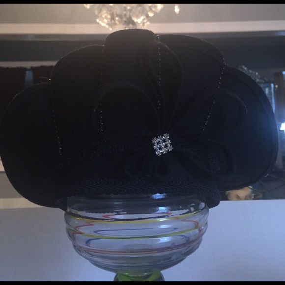 Beautiful Vintage wool hat ?