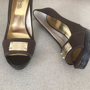 Michael Kors 3 1/2" Brown Leather pumps