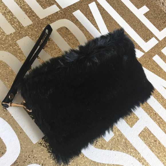 Faux Fur Wristlet - Picture 2 of 5