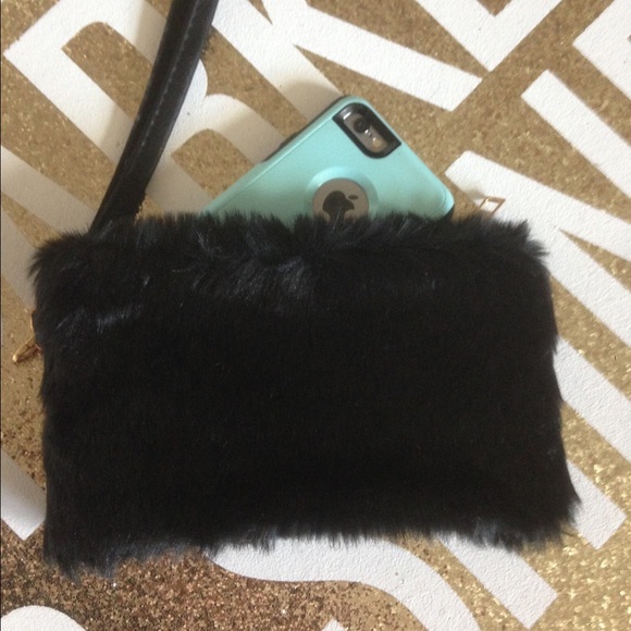 Faux Fur Wristlet - Picture 3 of 5