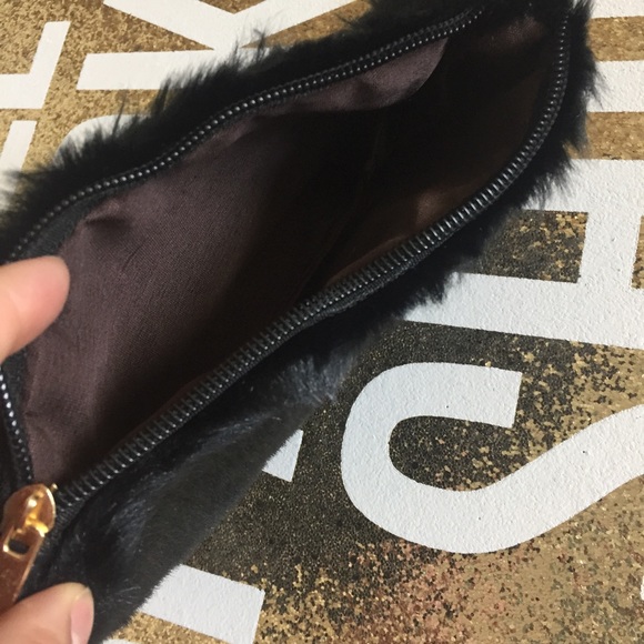 Faux Fur Wristlet - Picture 4 of 5