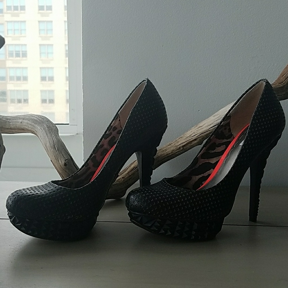 RACHEL ROY , Black Textured Kalyssa pump