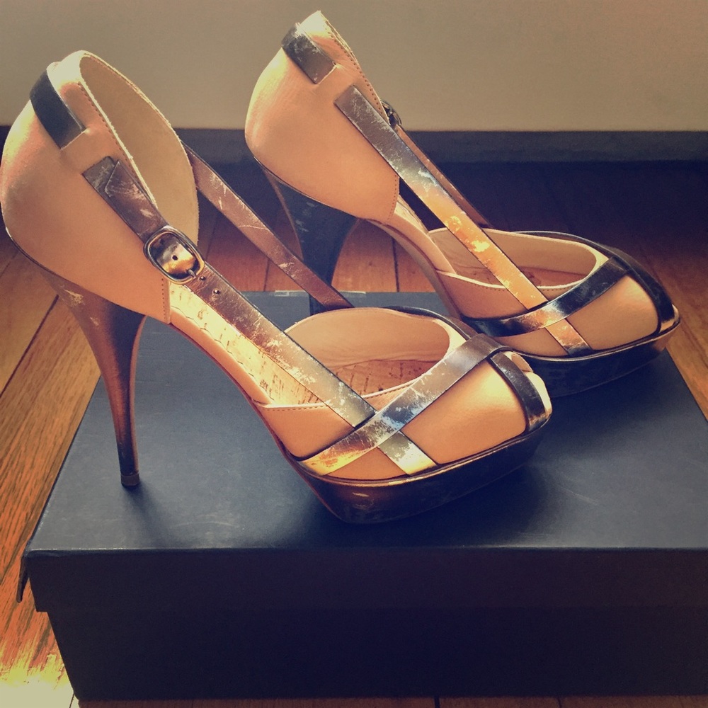 Oscar de la Renta Rose/Metallic Pumps - Picture 2 of 8