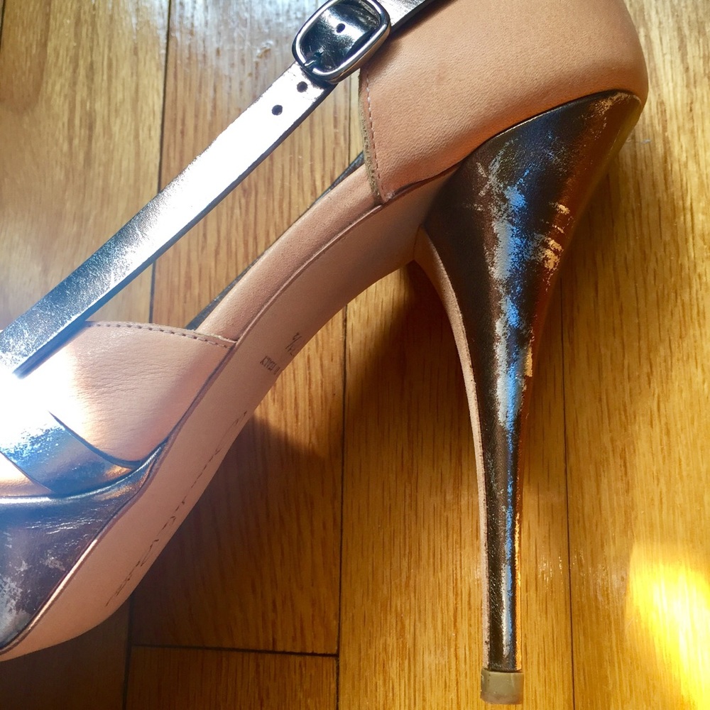 Oscar de la Renta Rose/Metallic Pumps - Picture 7 of 8