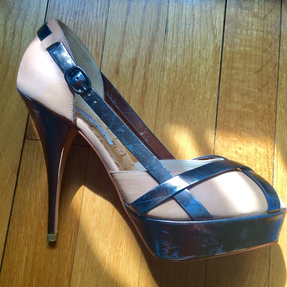 Oscar de la Renta Rose/Metallic Pumps - Picture 3 of 8