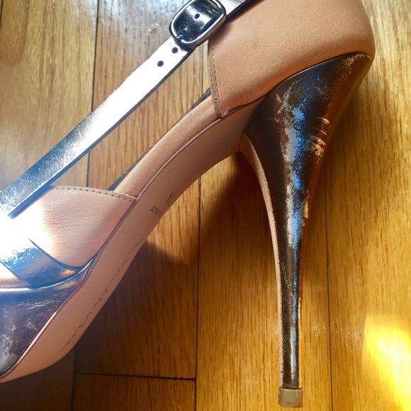 Oscar de la Renta Rose/Metallic Pumps - Picture 7 of 8