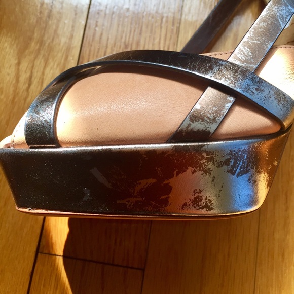 Oscar de la Renta Rose/Metallic Pumps - Picture 8 of 8