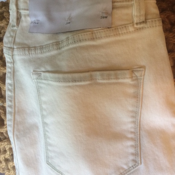 BDG High Rise "Dirty White" Twig Jeans - Picture 4 of 8