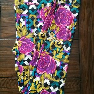 Lularoe rose flower trellis os leggings