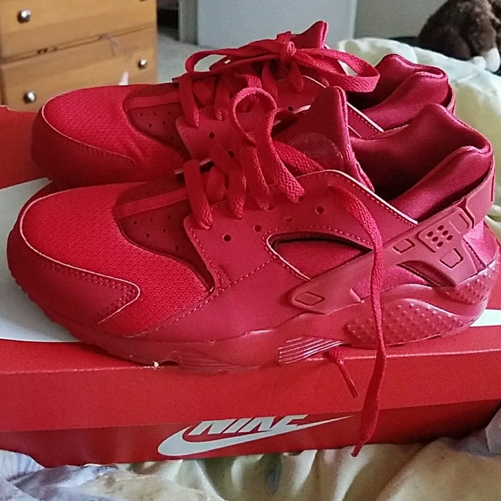 Red Nike Huaraches size 7y