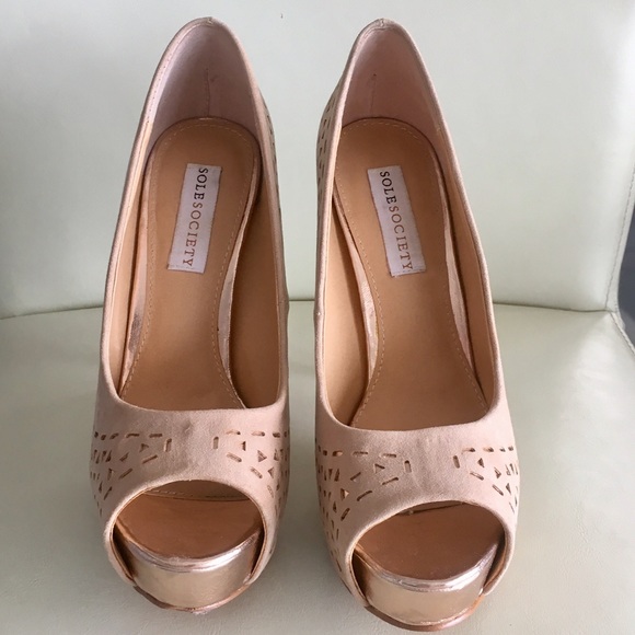 Brand New. Never worn heels Size 8 - Picture 2 of 3