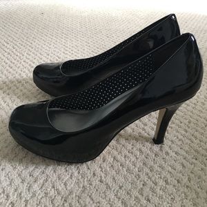Madden Girl black pumps