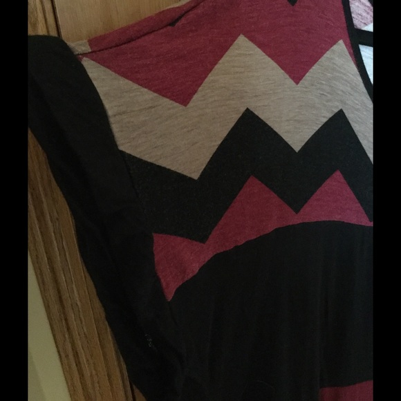 Burgundy, tan, black chevron print 2x top. - Picture 3 of 3