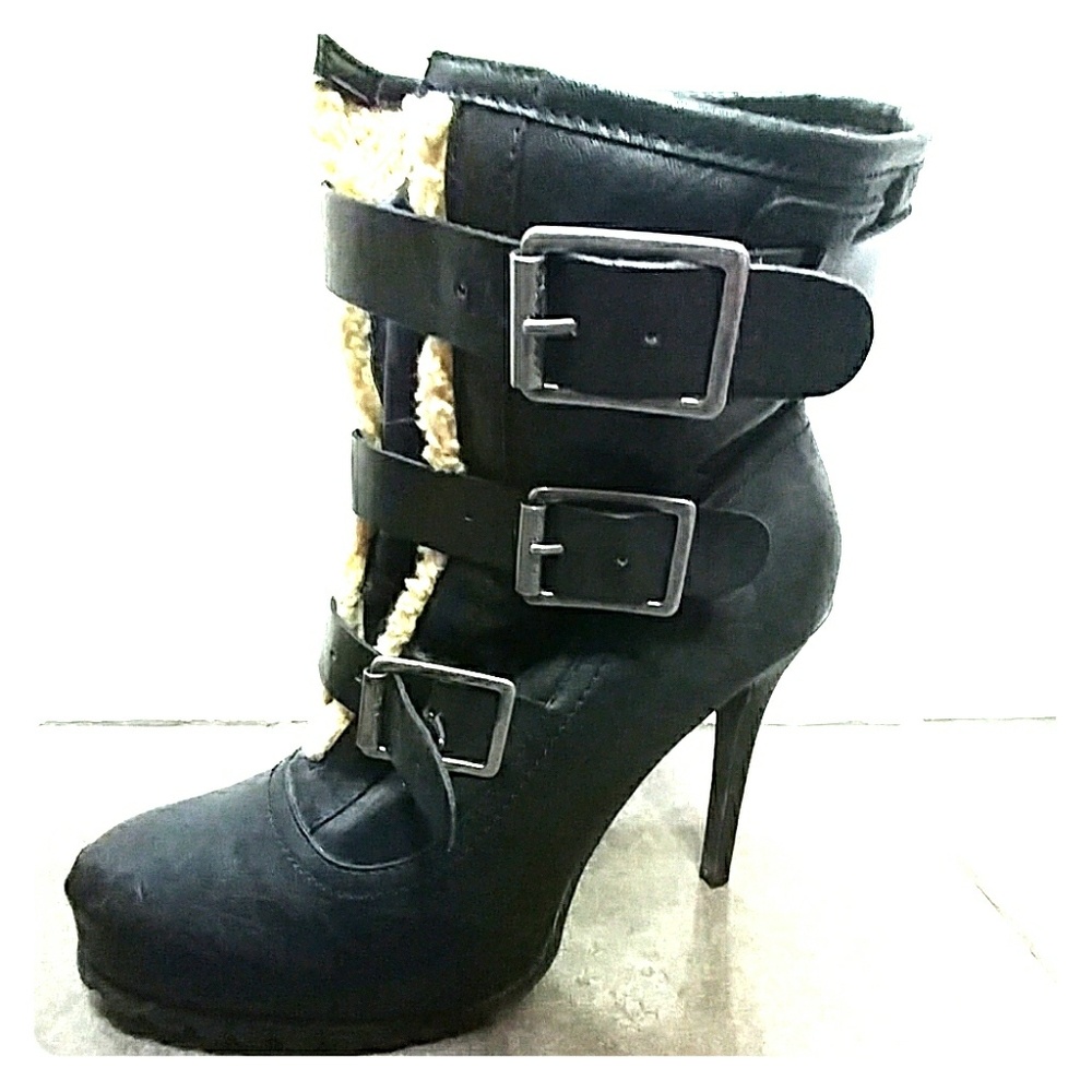 Simply Vera military heeled boots