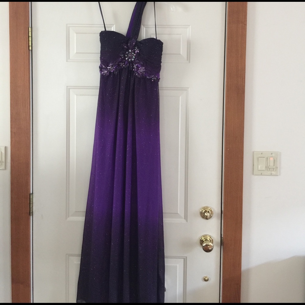 One-shoulder prom dress