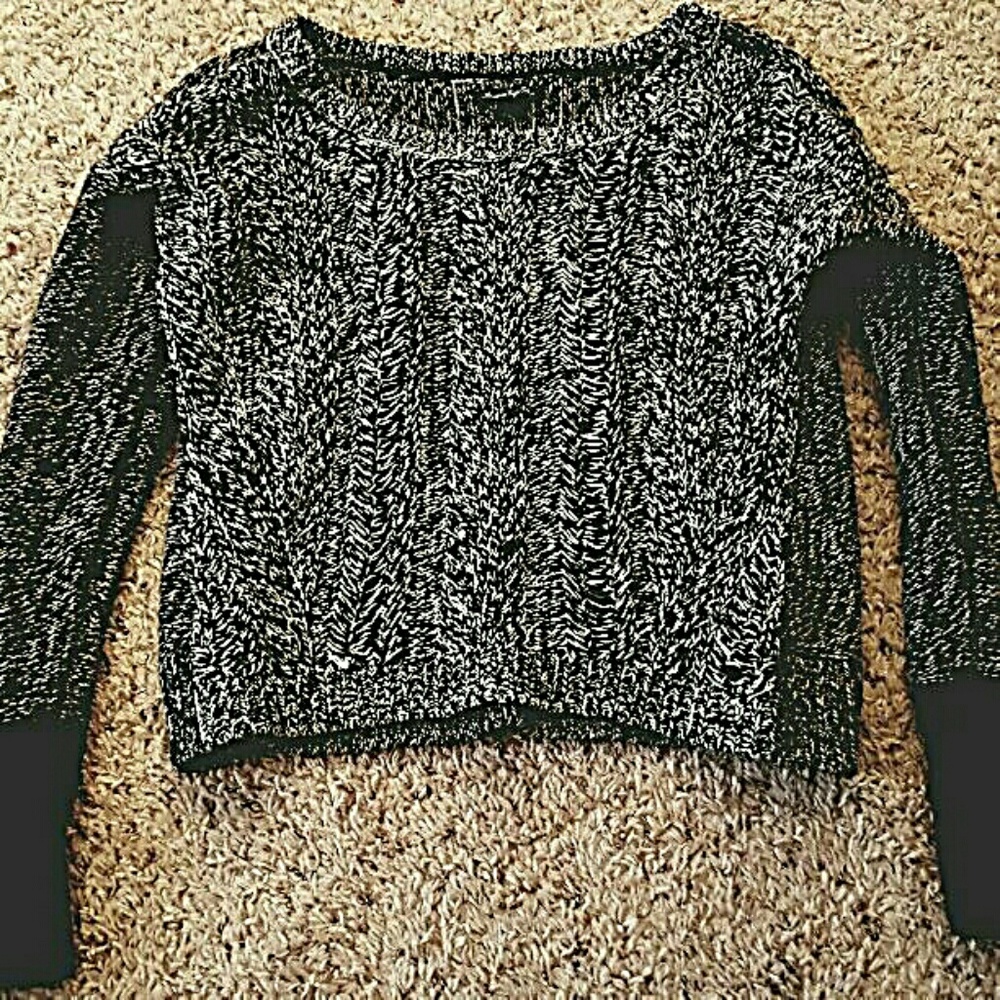 American Eagle Black and White Long Sleeve Sweater