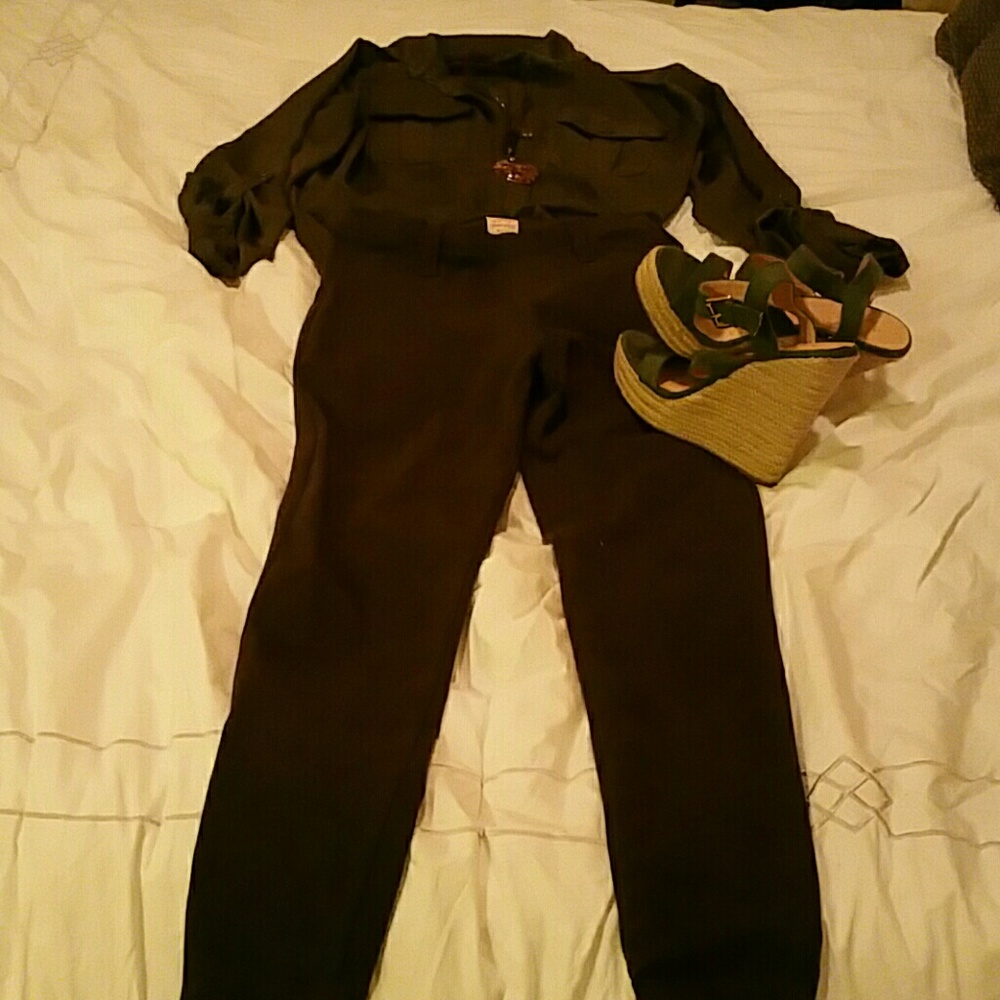 Bundle pants, shirt and necklace