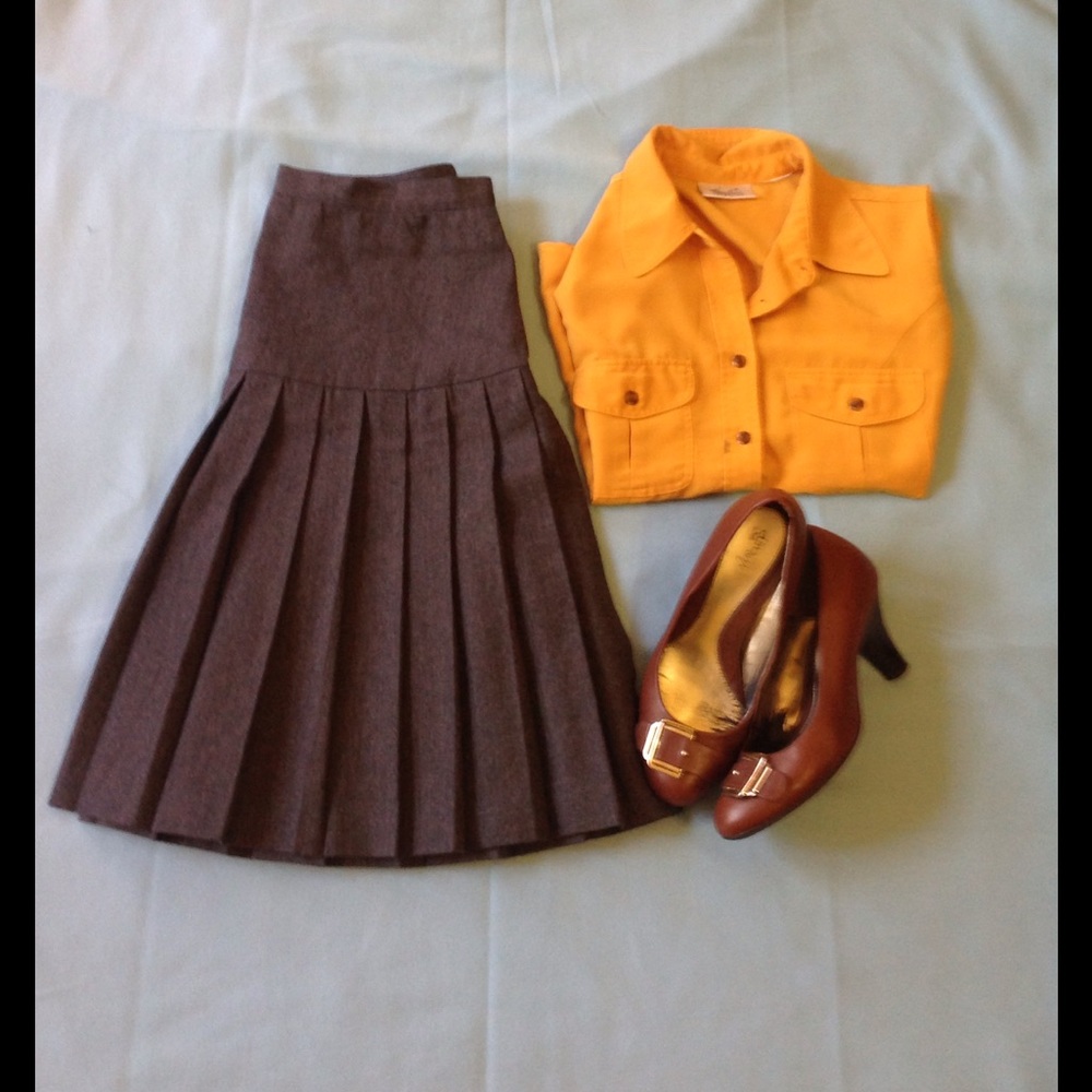 Jones New York pleated skirt.