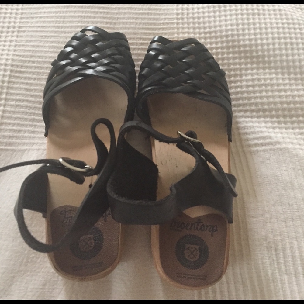Sandal clogs
