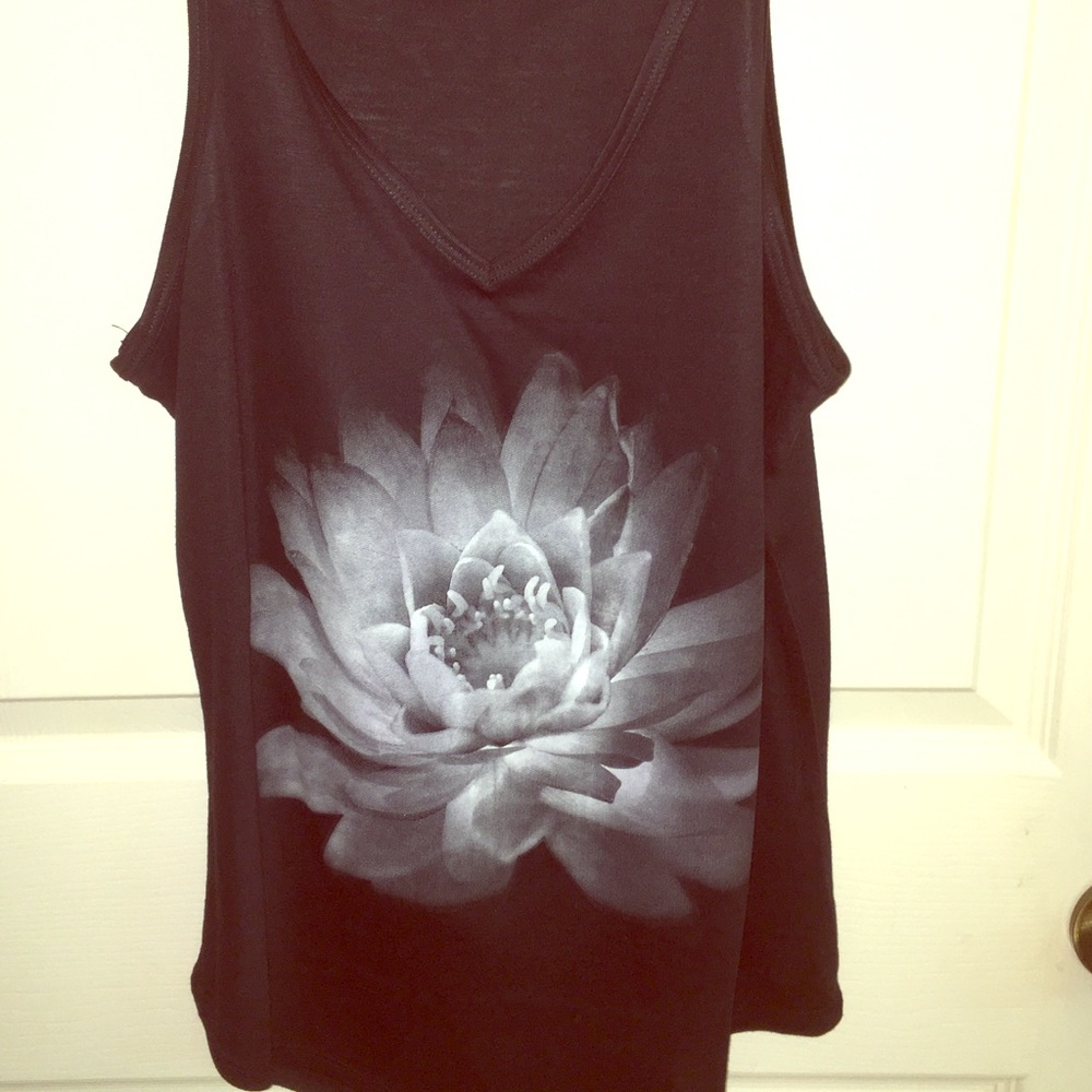 Lotus Flower Tank NWOT