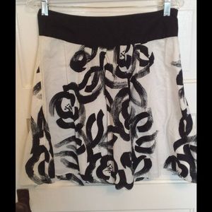 Mossimo lightweight casual graphic skirt, sz 2
