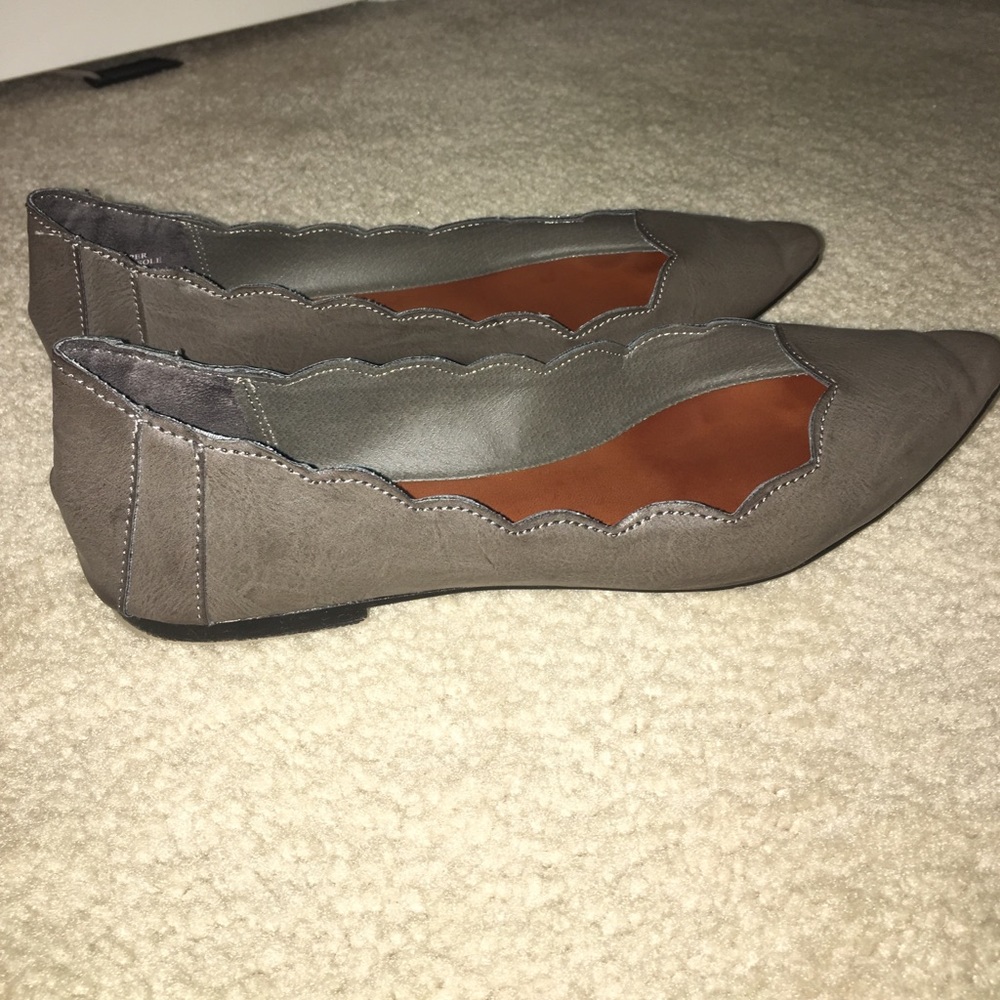 MIA gray flats