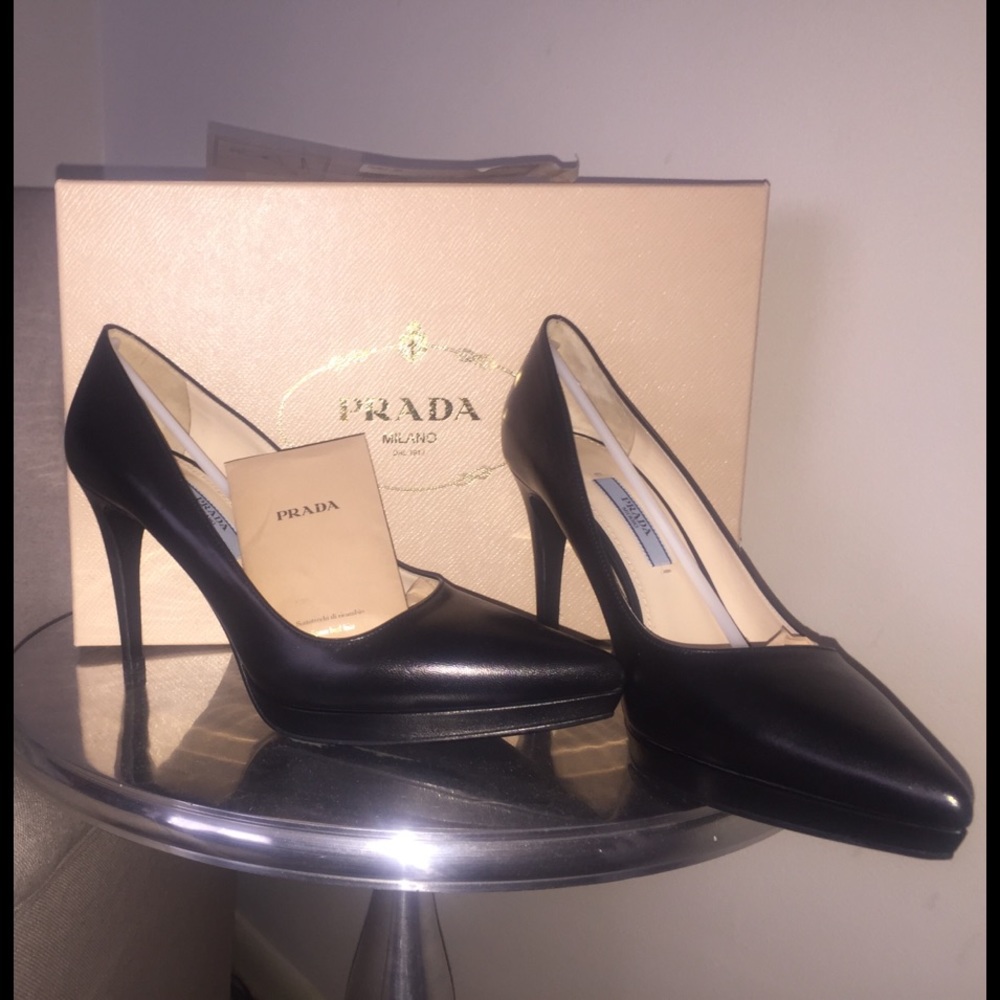 💯% Authentic Prada Pumps NWT!