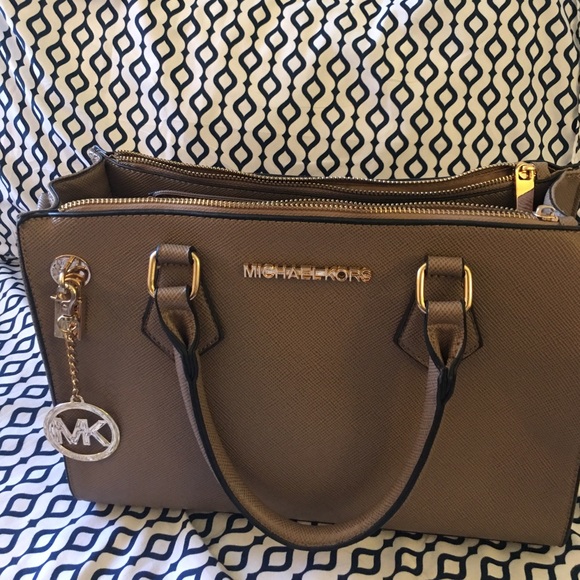Michael Kors Handbags - Beige bag 💼