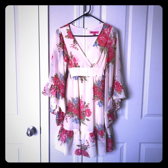 Betsey Johnson Dresses & Skirts - Betsey Johnson Floral Dress